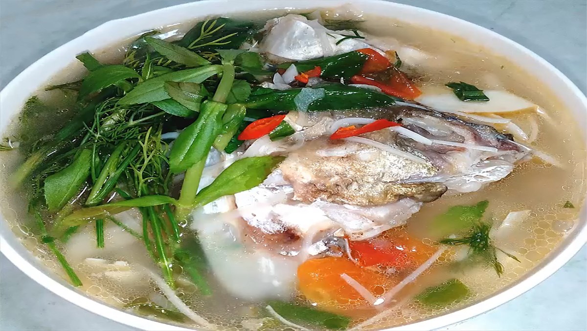 Canh me và cá cho mẹ bầu