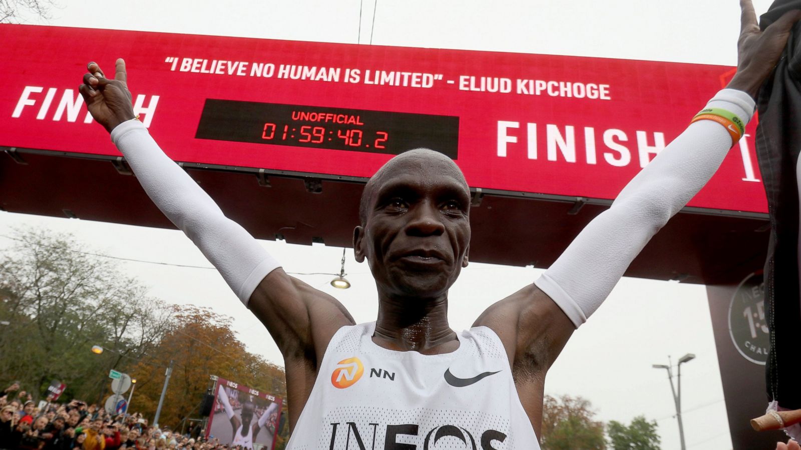 Eliud Kipchoge và kỉ lục chạy marathon dưới 2 giờ